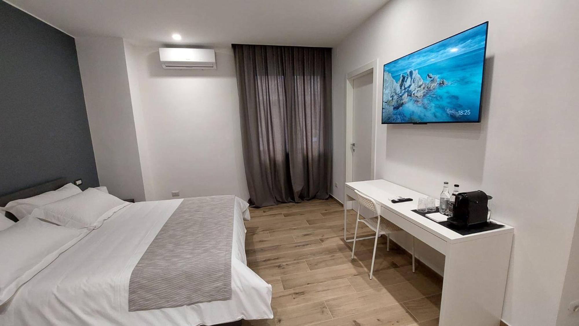Bb Incentro Trani Bed & Breakfast Екстериор снимка